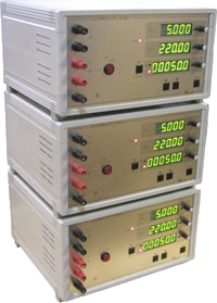 УИ300.2-3 — калибратор переменного тока трехфазный от 40 Гц до 11 кГц